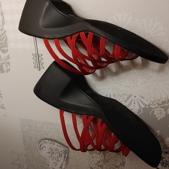 Premiere Collection Strappy 3" Wedge Sandals - Picture 4 of 5